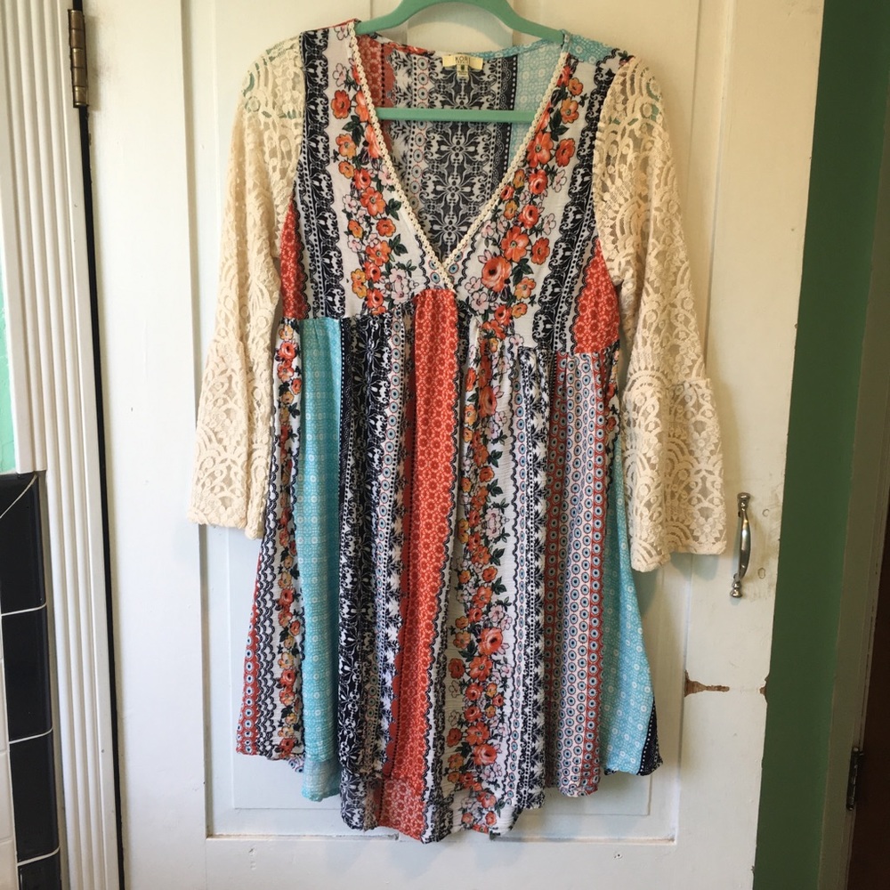 EUC Bell Sleeve Kori Dress Size Small